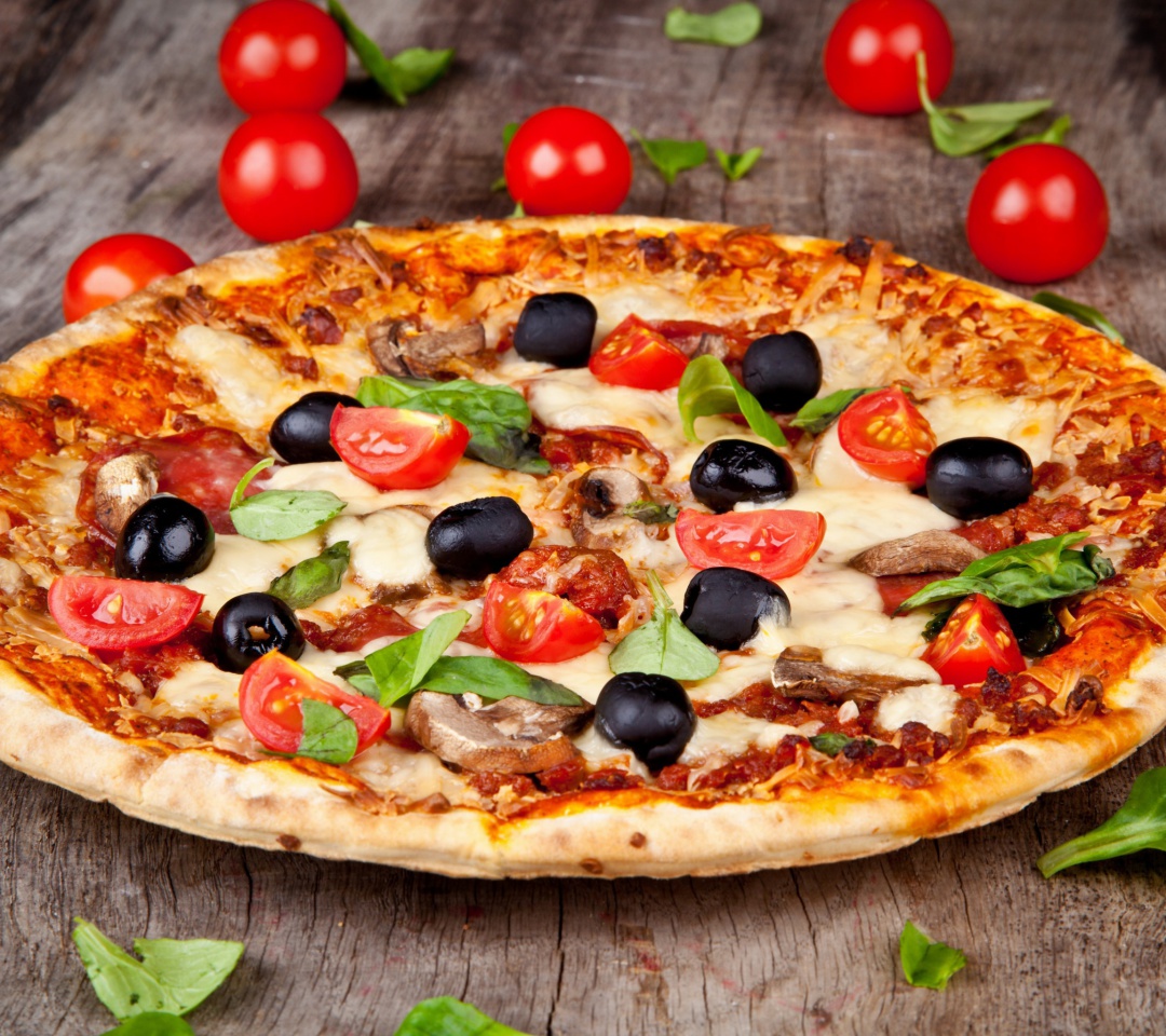 Fondo de pantalla Pizza with tomatoes and olives 1080x960