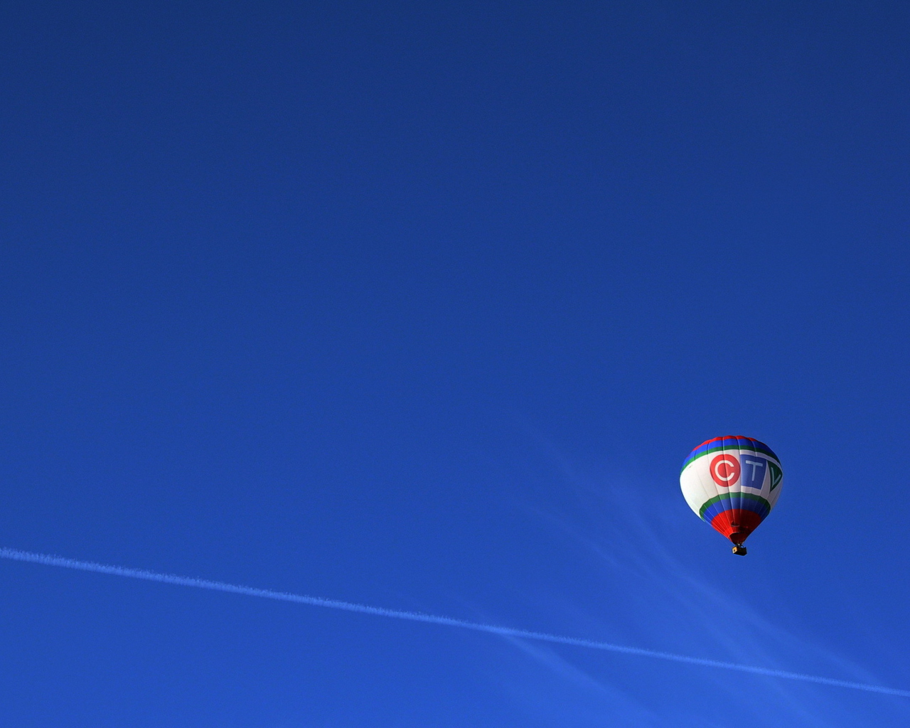 Balloon In Blue Sky wallpaper 1280x1024