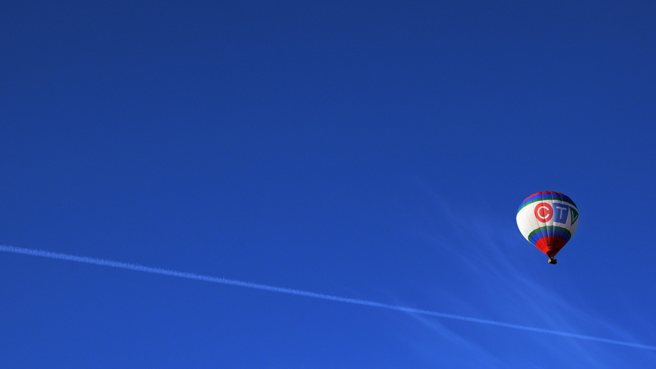 Screenshot №1 pro téma Balloon In Blue Sky 1280x720