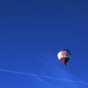 Das Balloon In Blue Sky Wallpaper 128x128