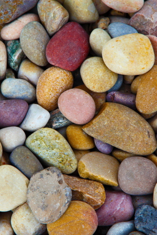Das Colorful Pebbles Wallpaper 320x480