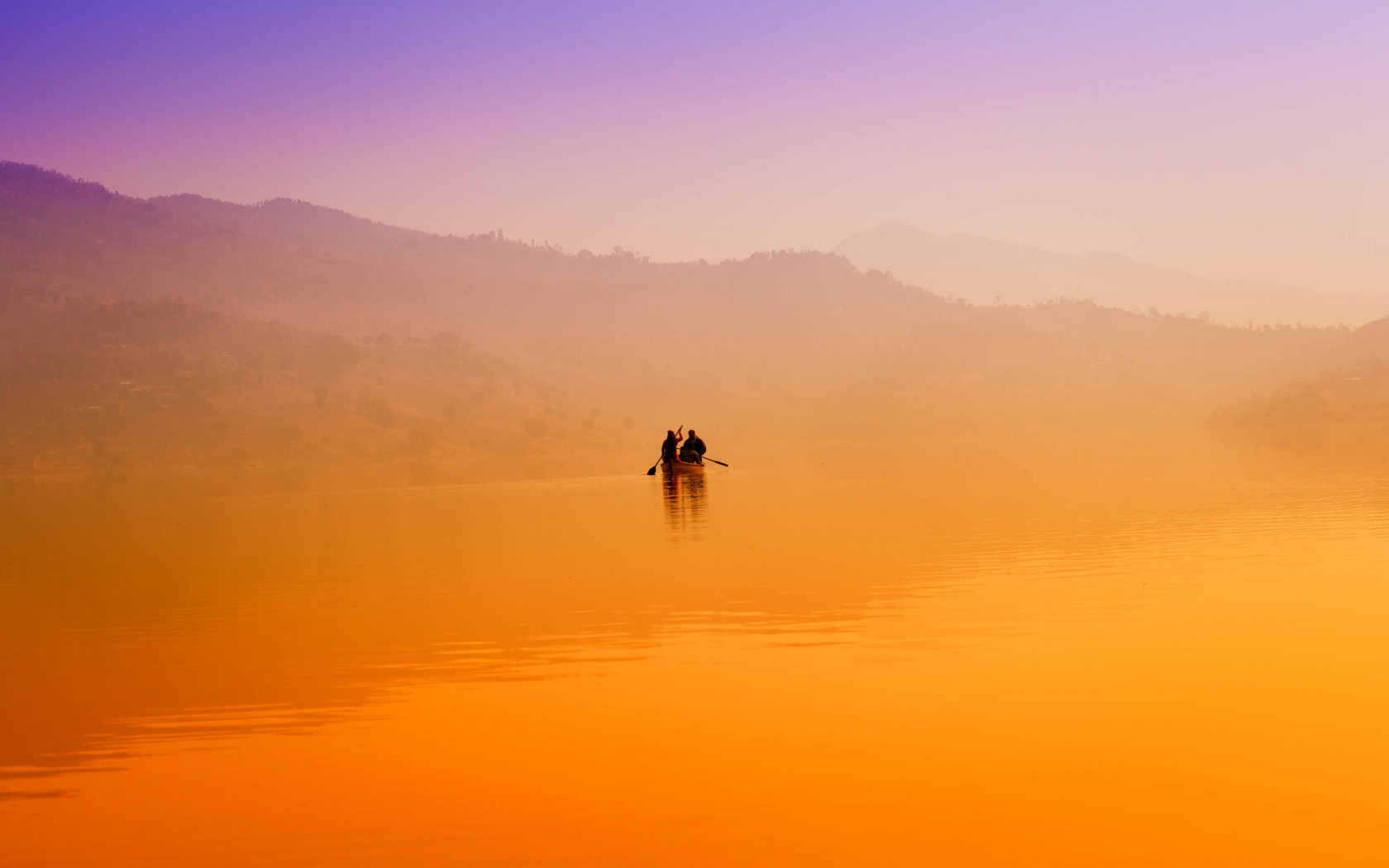 Das Foggy Lake And Lonely Boat Wallpaper 1680x1050