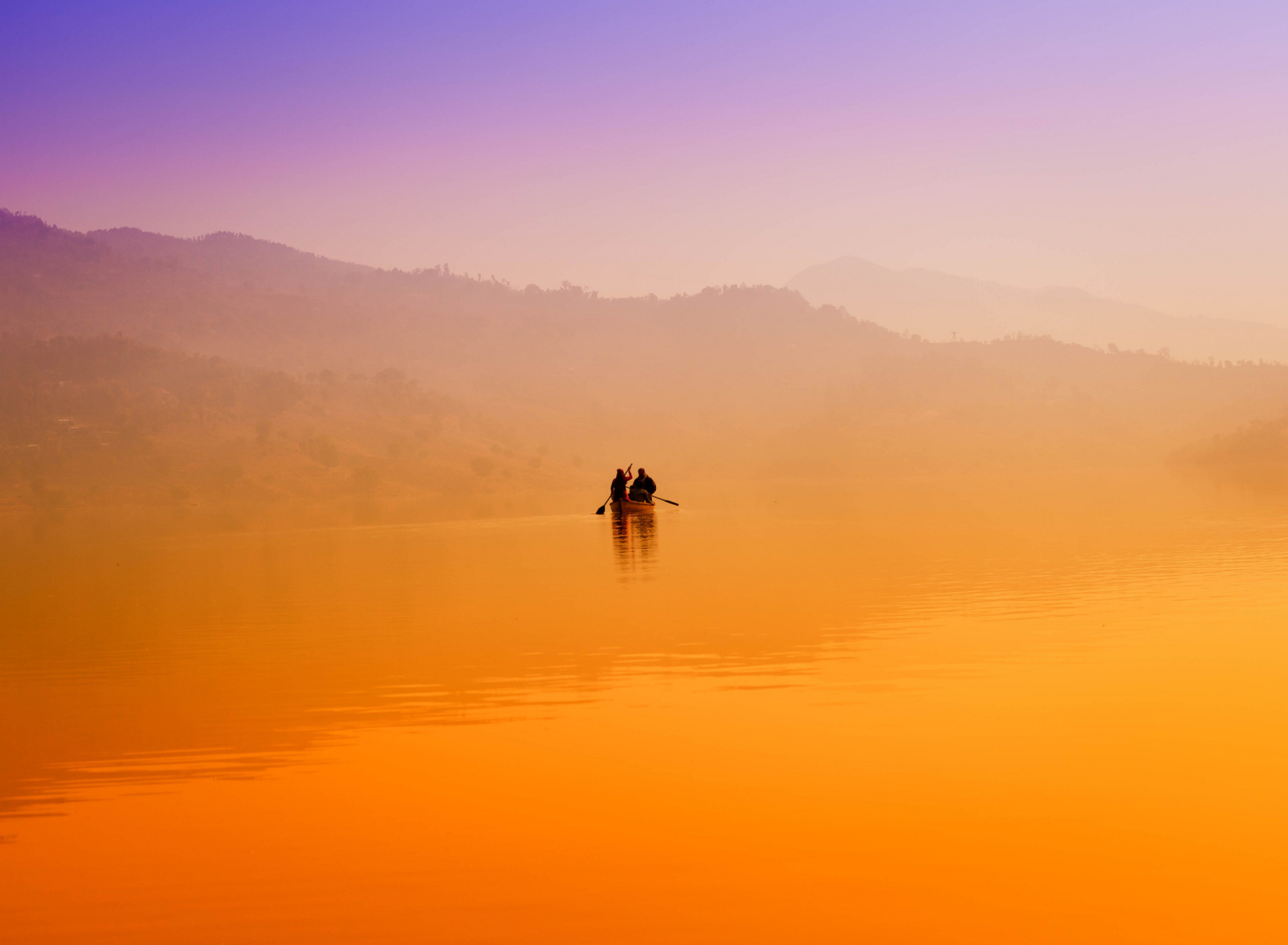 Das Foggy Lake And Lonely Boat Wallpaper 1920x1408