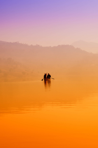 Das Foggy Lake And Lonely Boat Wallpaper 320x480