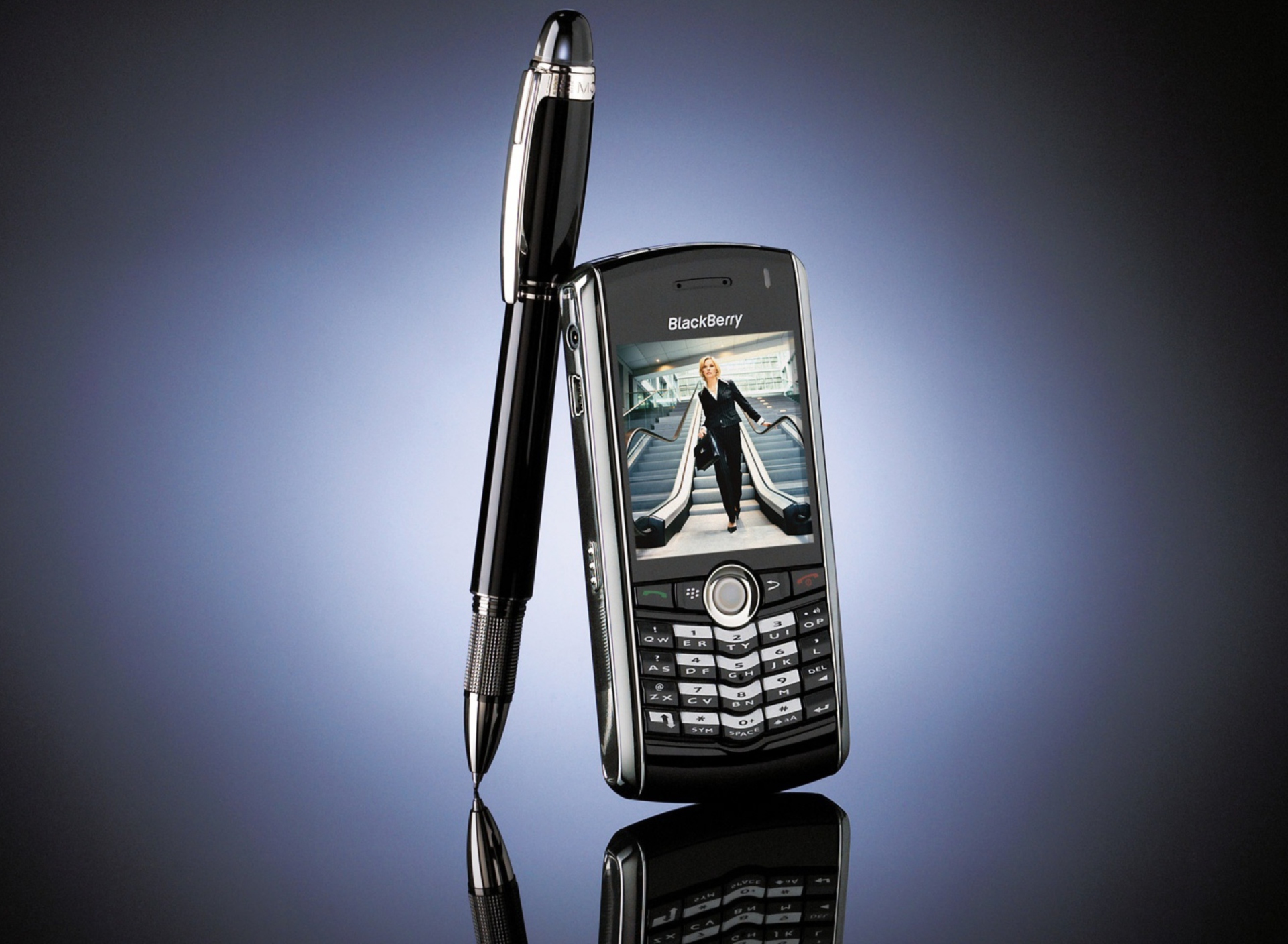 Обои Blackberry Pearl Vs Pen 1920x1408
