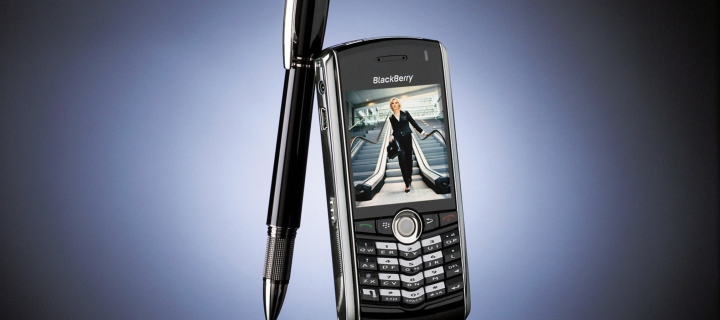 Blackberry Pearl Vs Pen wallpaper 720x320