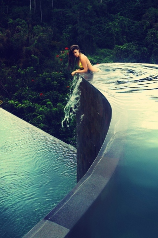 Dreamy Pool In Tropical Paradise screenshot #1 320x480