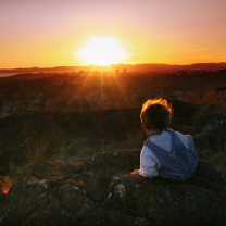 Das Little Boy Looking At Sunset From Hill Wallpaper 208x208