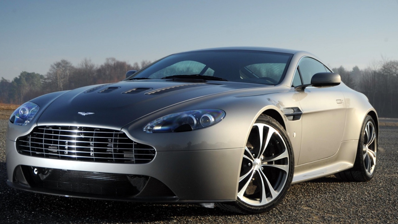 Fondo de pantalla Aston Martin V8 Vantage 1280x720