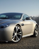 Fondo de pantalla Aston Martin V8 Vantage 128x160