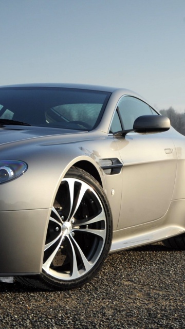 Обои Aston Martin V8 Vantage 360x640