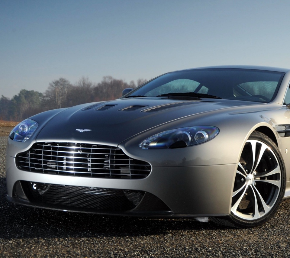 Aston Martin V8 Vantage wallpaper 960x854