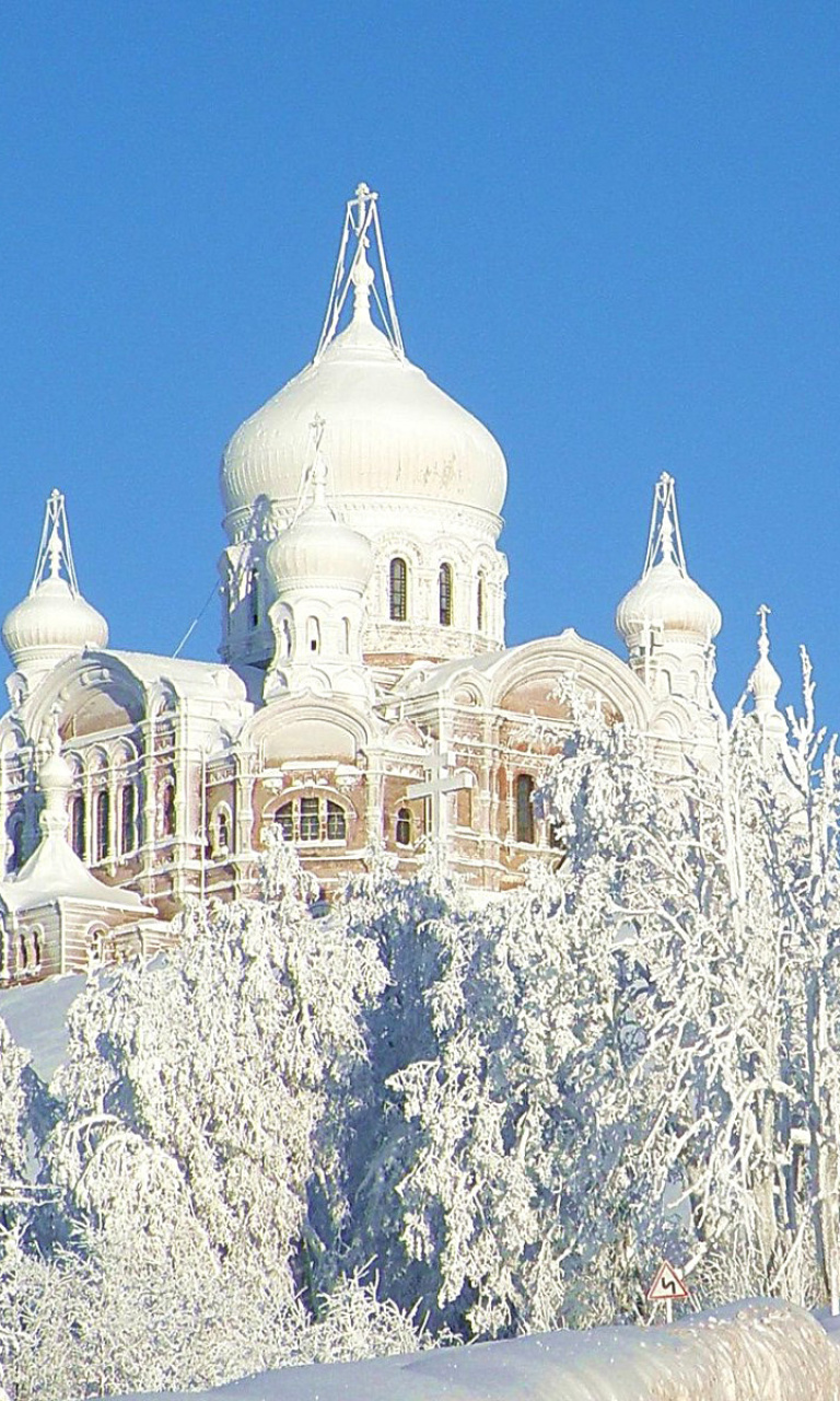 Das Winter Church Wallpaper 768x1280