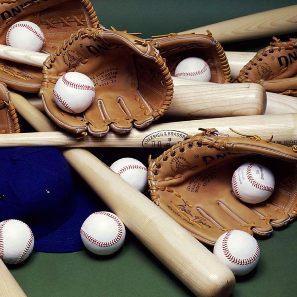 Das Baseball Bats And Balls Wallpaper 1024x1024
