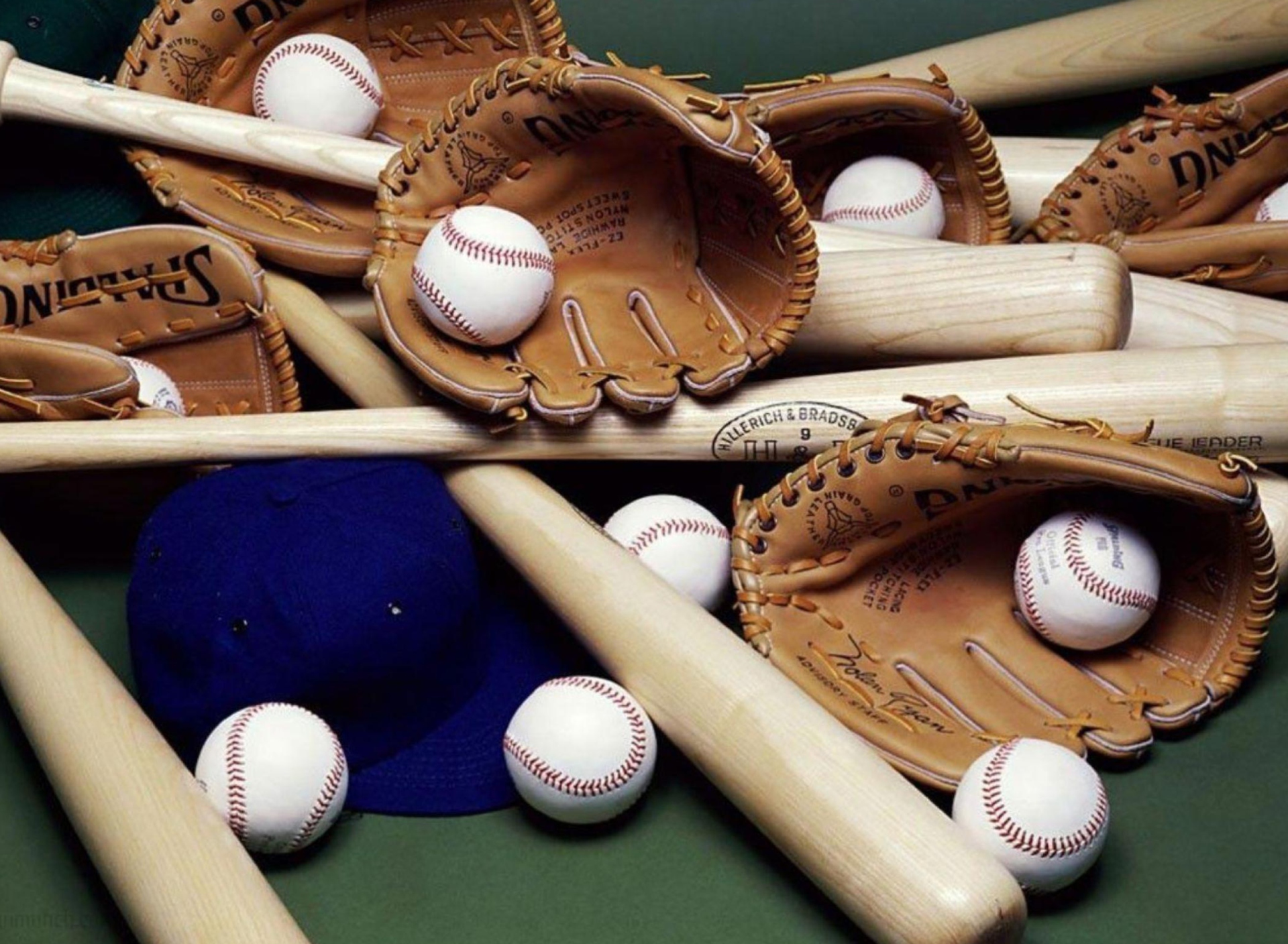 Sfondi Baseball Bats And Balls 1920x1408