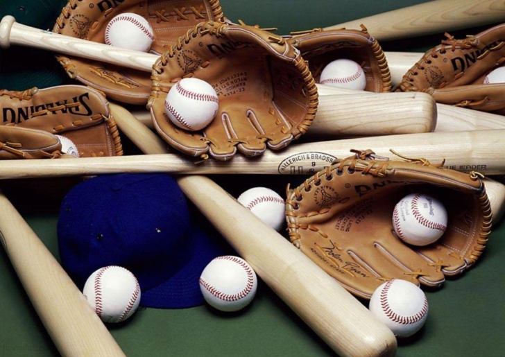 Sfondi Baseball Bats And Balls