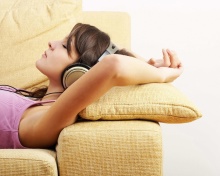 Das Relax in Headphones Wallpaper 220x176