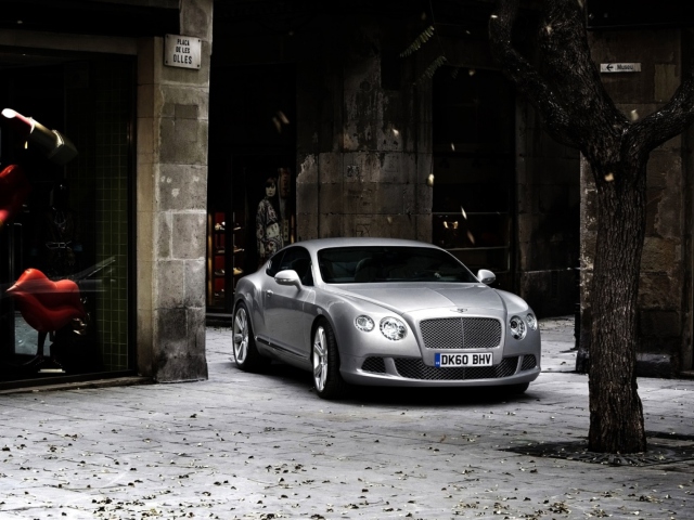 Fondo de pantalla 2011 Bentley Continental Gt 640x480