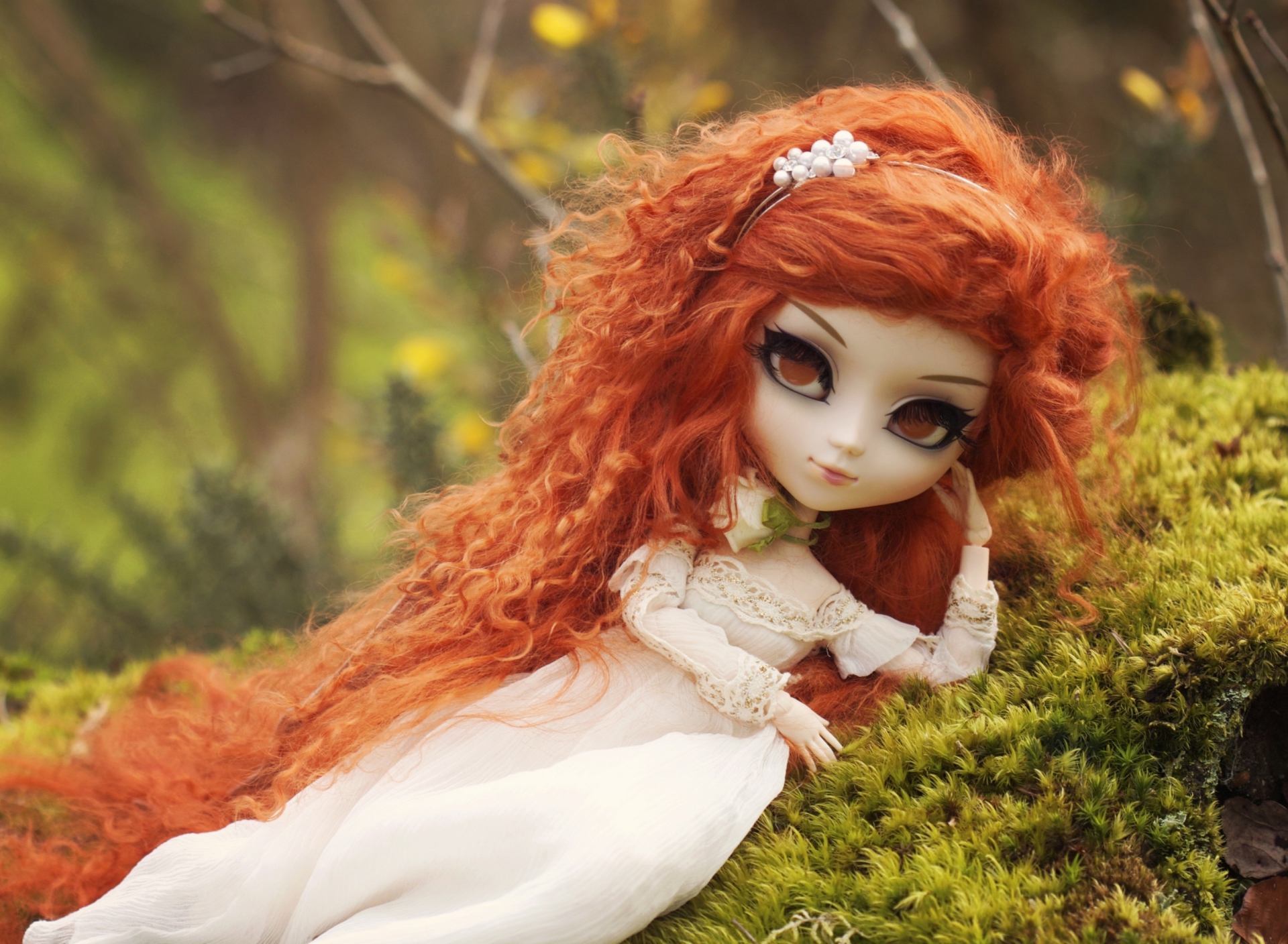 Обои Curly Redhead Doll 1920x1408