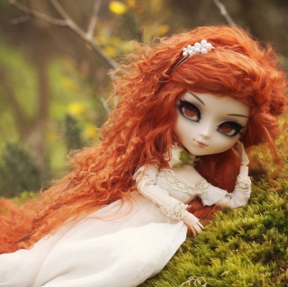 Kostenloses Curly Redhead Doll Wallpaper für iPad mini