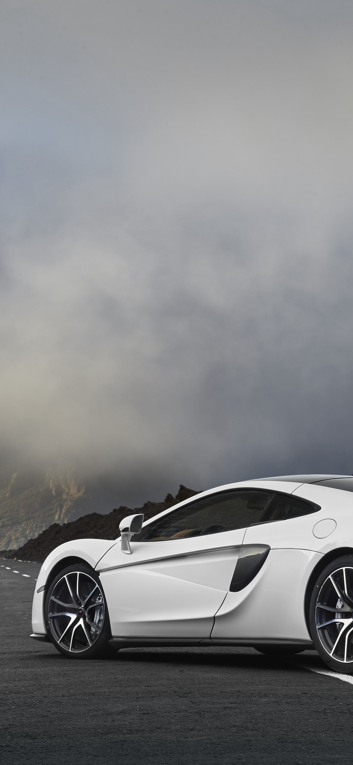 Fondo de pantalla McLaren 570GT 2018 1170x2532