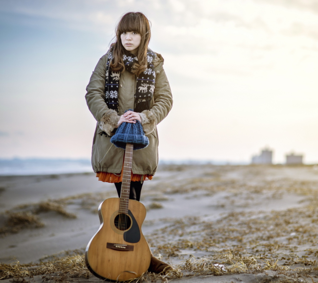 Das Asian Girl With Guitar Outside Wallpaper 1080x960