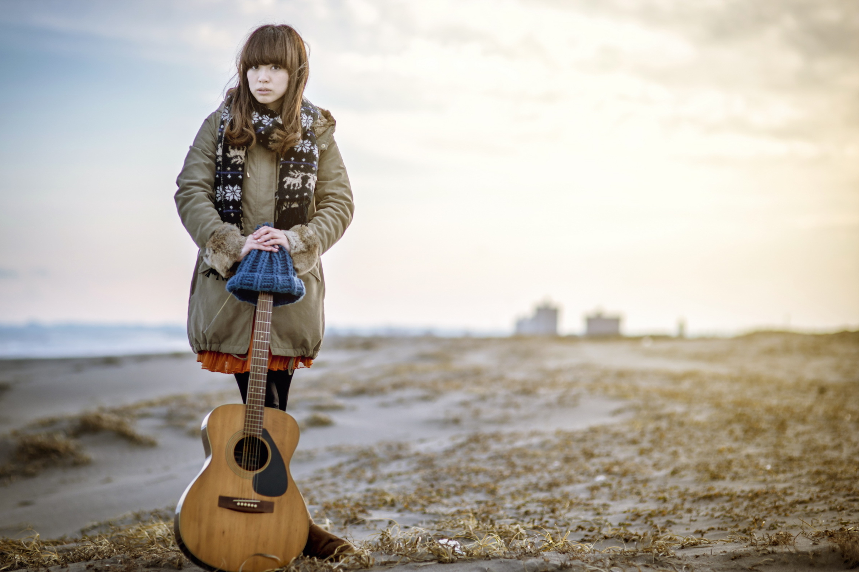 Asian Girl With Guitar Outside wallpaper 2880x1920