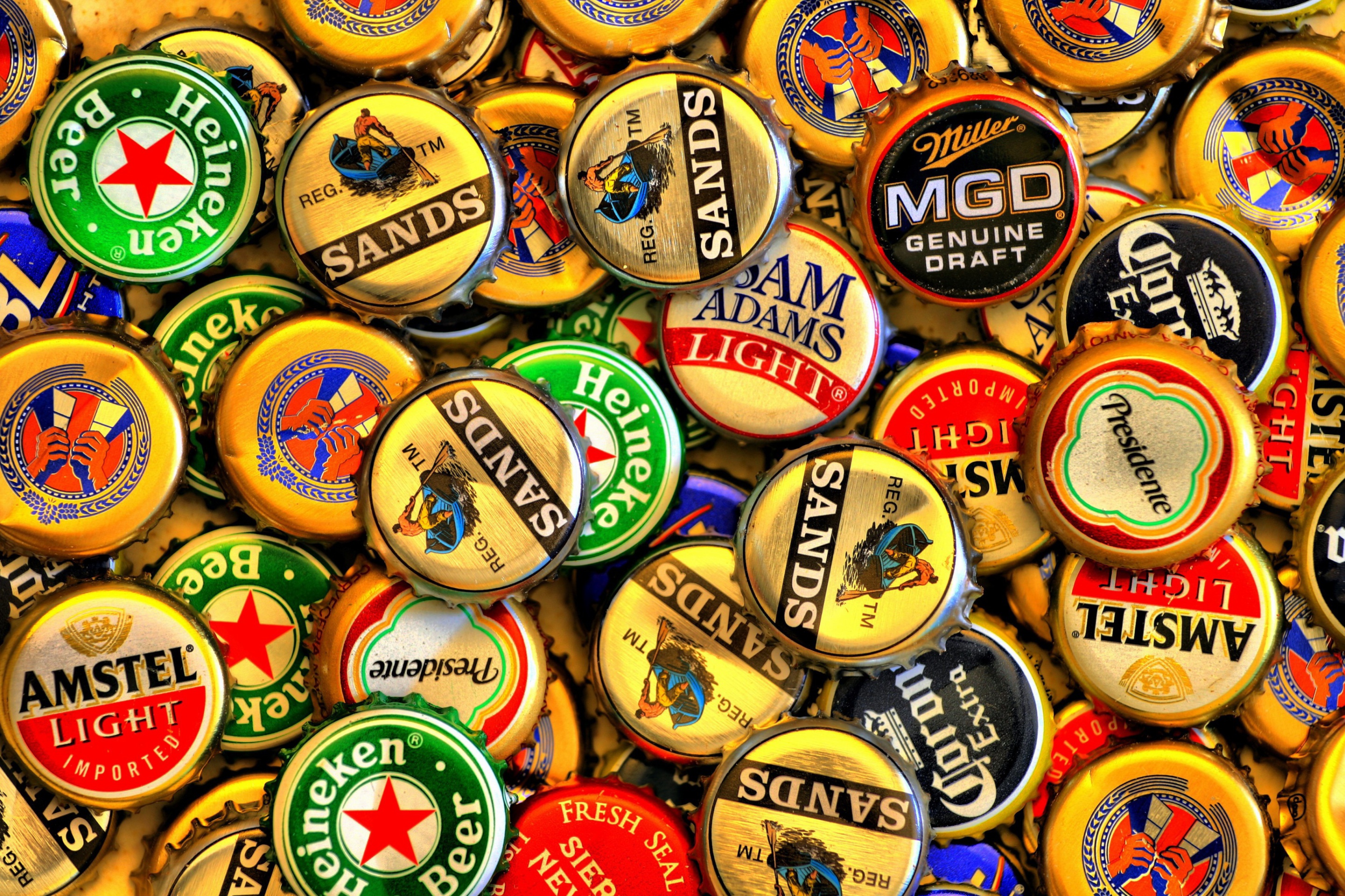 Fondo de pantalla Beer caps - Amstel, Sands, Miller 2880x1920