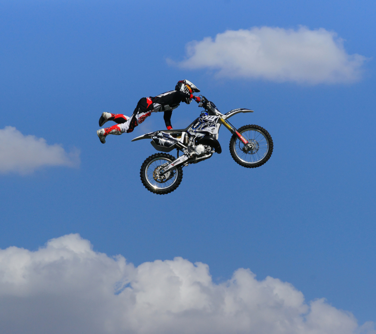 Fondo de pantalla Motorcycle Jump 1440x1280