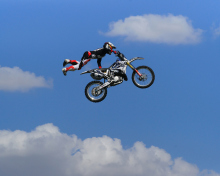 Обои Motorcycle Jump 220x176