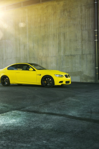 Sfondi Yellow BMW 320x480