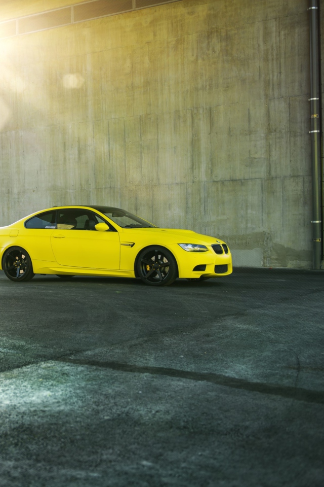 Das Yellow BMW Wallpaper 640x960