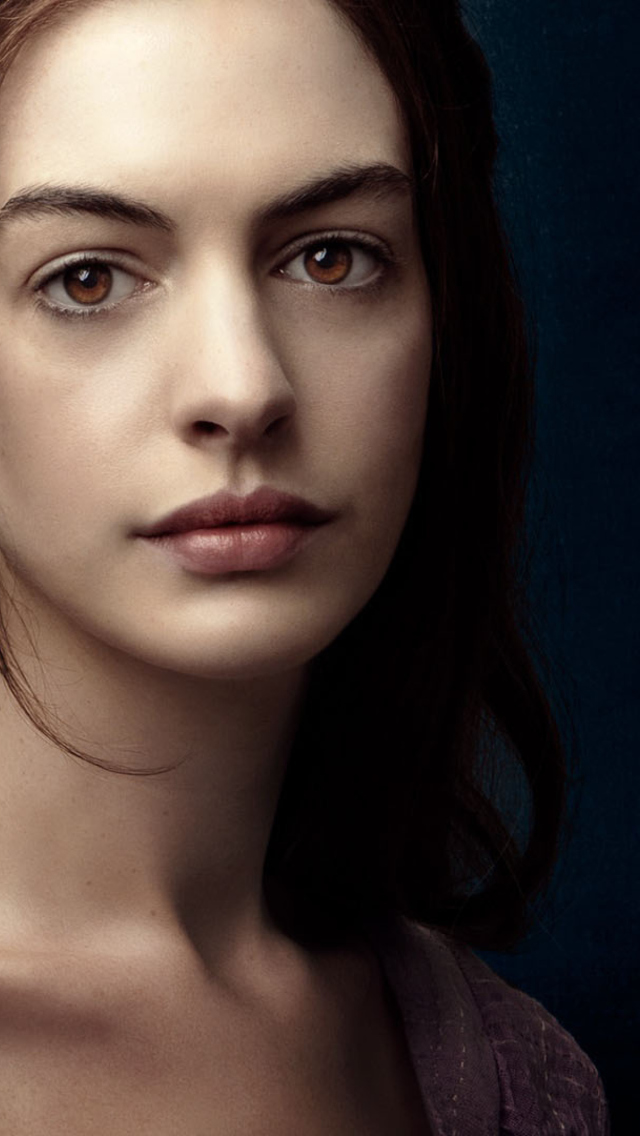 Anne Hathaway In Les Miserables wallpaper 640x1136