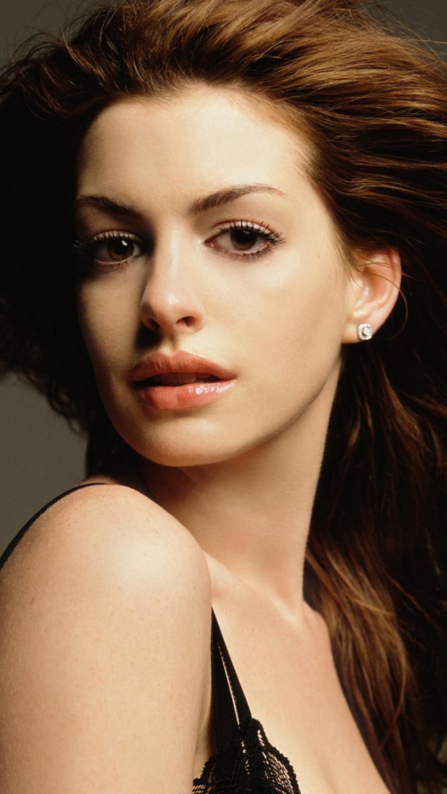 Обои Anne Hathaway 640x1136
