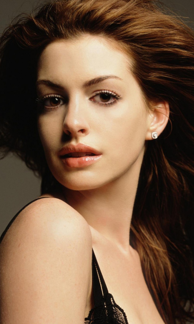 Обои Anne Hathaway 768x1280