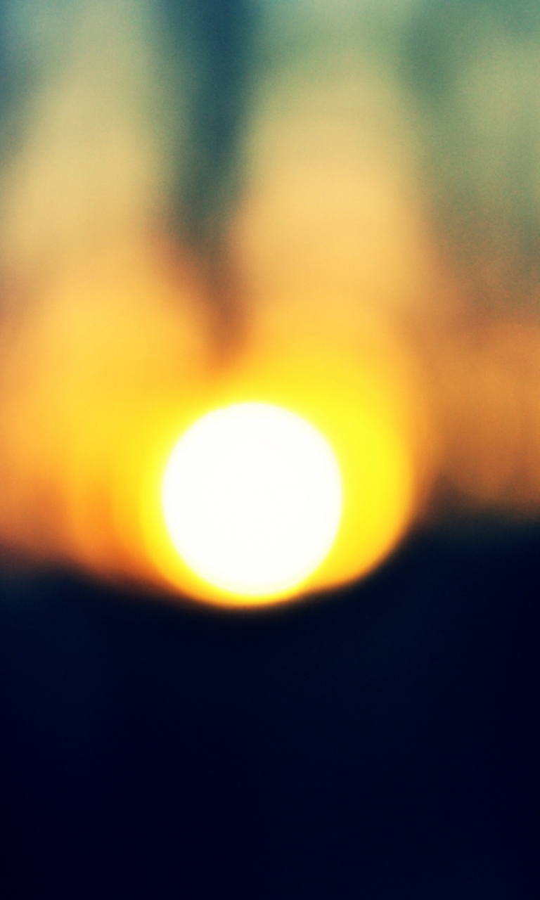 Обои Blurred Sunset 768x1280