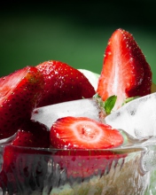 Strawberry And Ice screenshot #1 176x220