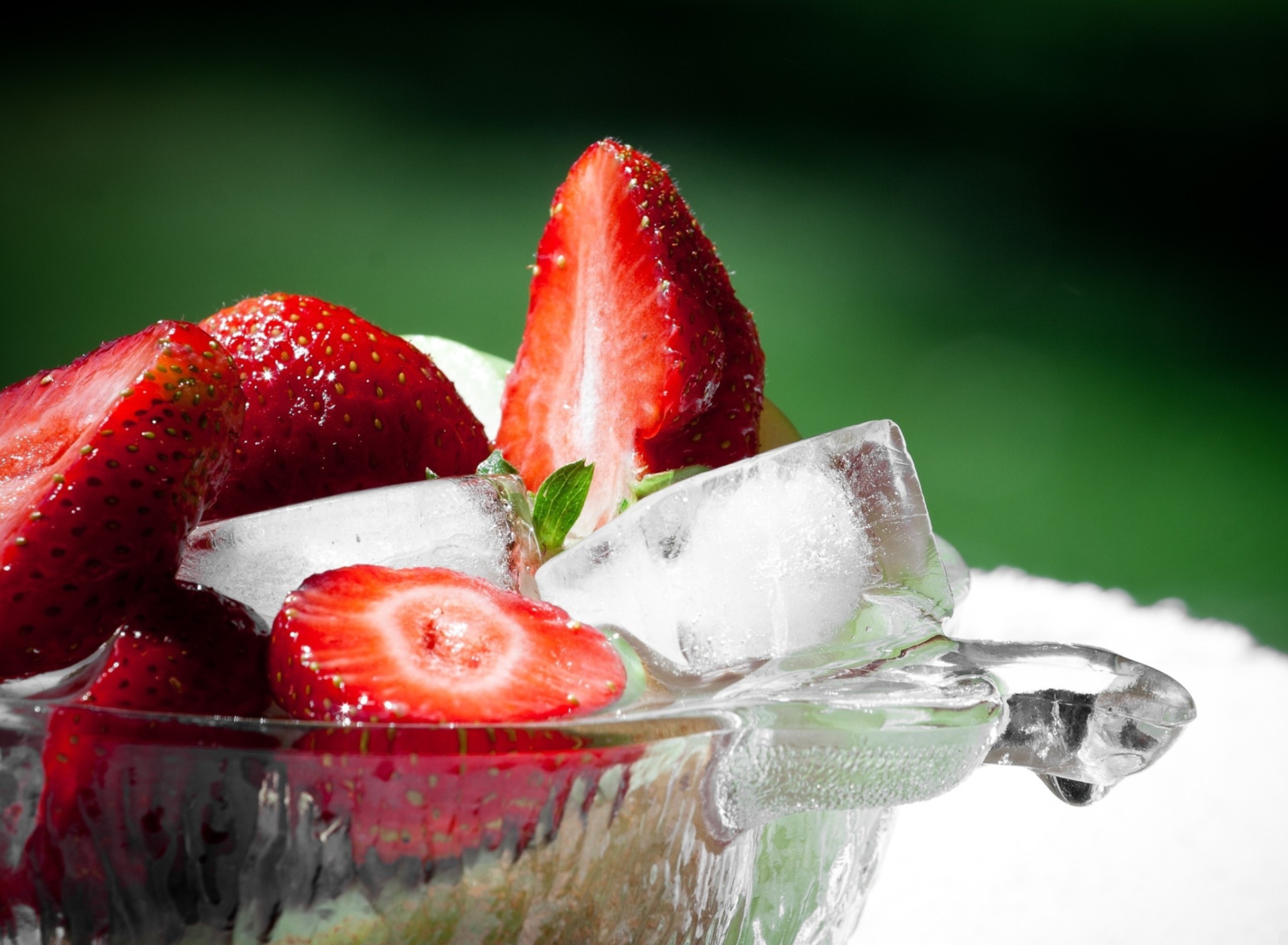 Strawberry And Ice screenshot #1 1920x1408