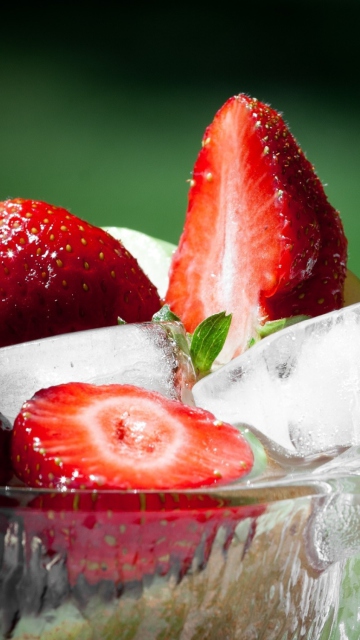 Das Strawberry And Ice Wallpaper 360x640
