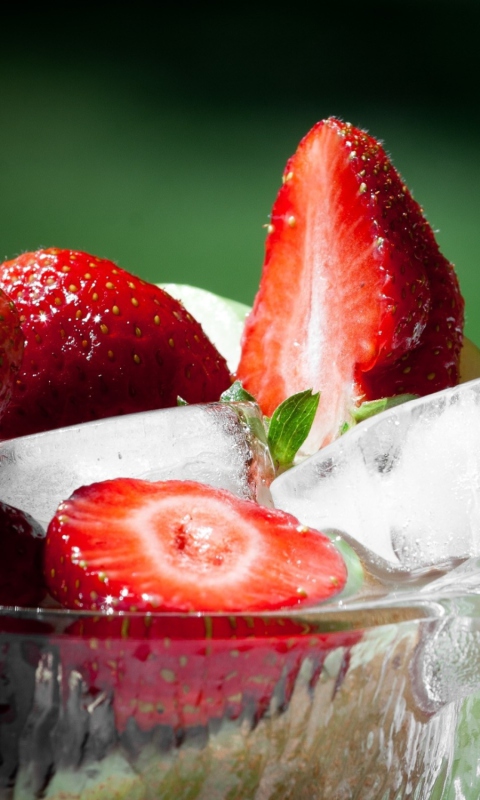 Strawberry And Ice wallpaper 480x800