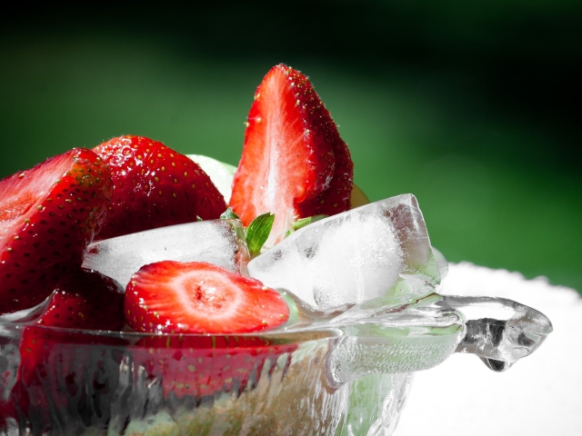 Strawberry And Ice screenshot #1 640x480