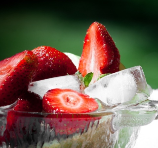 Strawberry And Ice - Obrázkek zdarma pro Samsung E1150