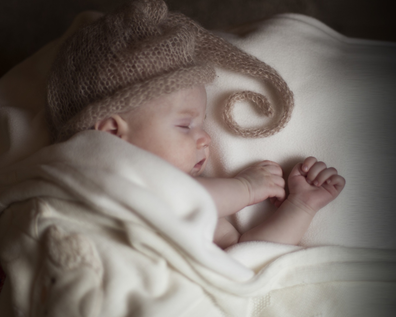 Das Cute Baby Sleeping Wallpaper 1280x1024