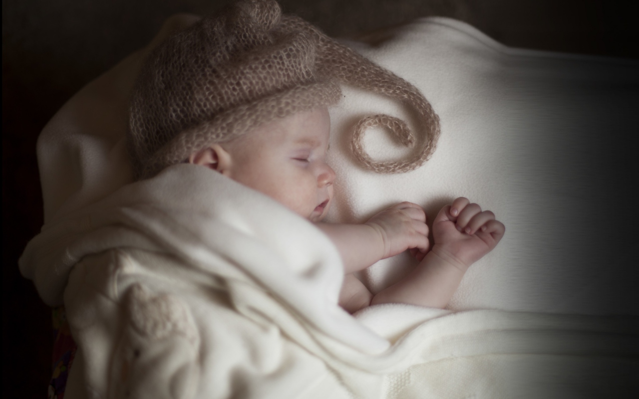 Das Cute Baby Sleeping Wallpaper 1280x800