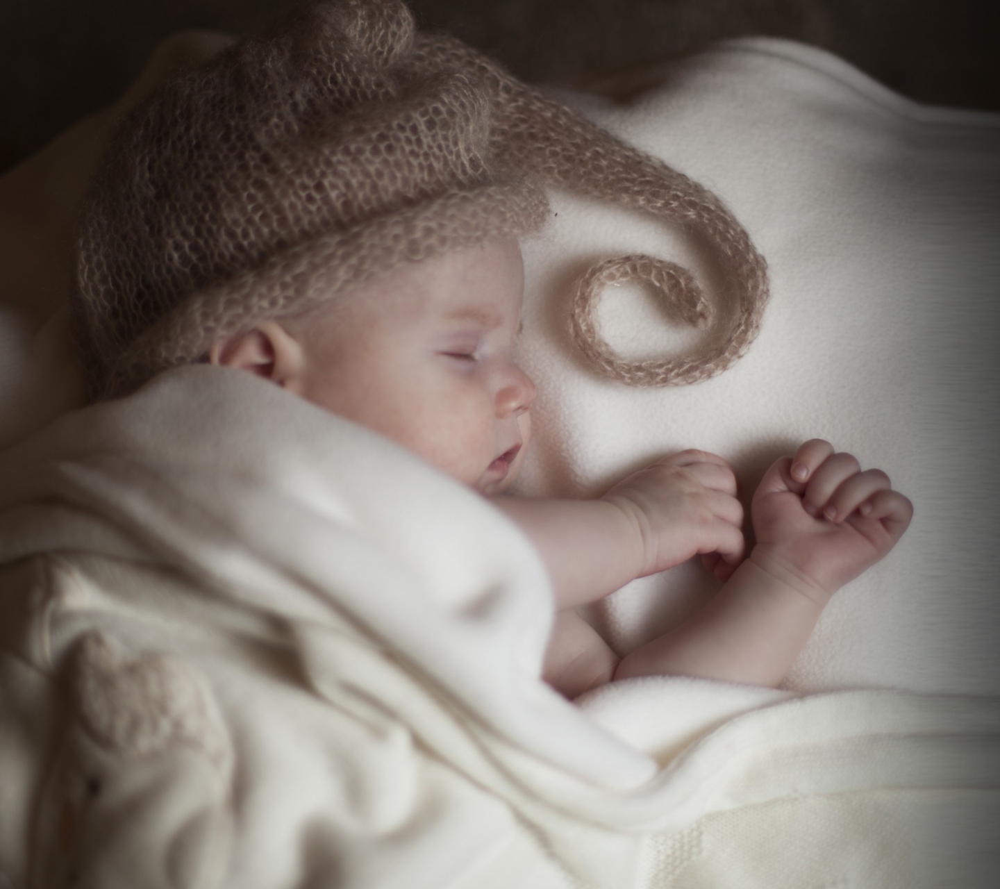Обои Cute Baby Sleeping 1440x1280