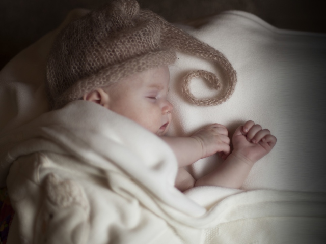 Das Cute Baby Sleeping Wallpaper 640x480