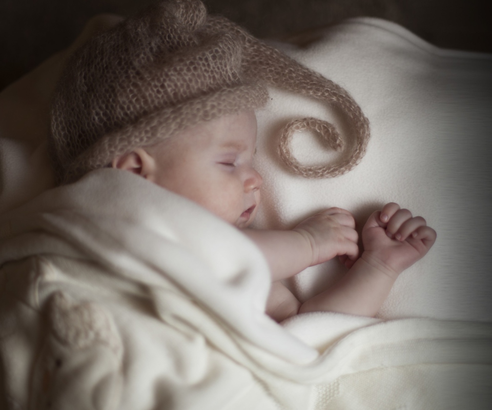 Cute Baby Sleeping wallpaper 960x800