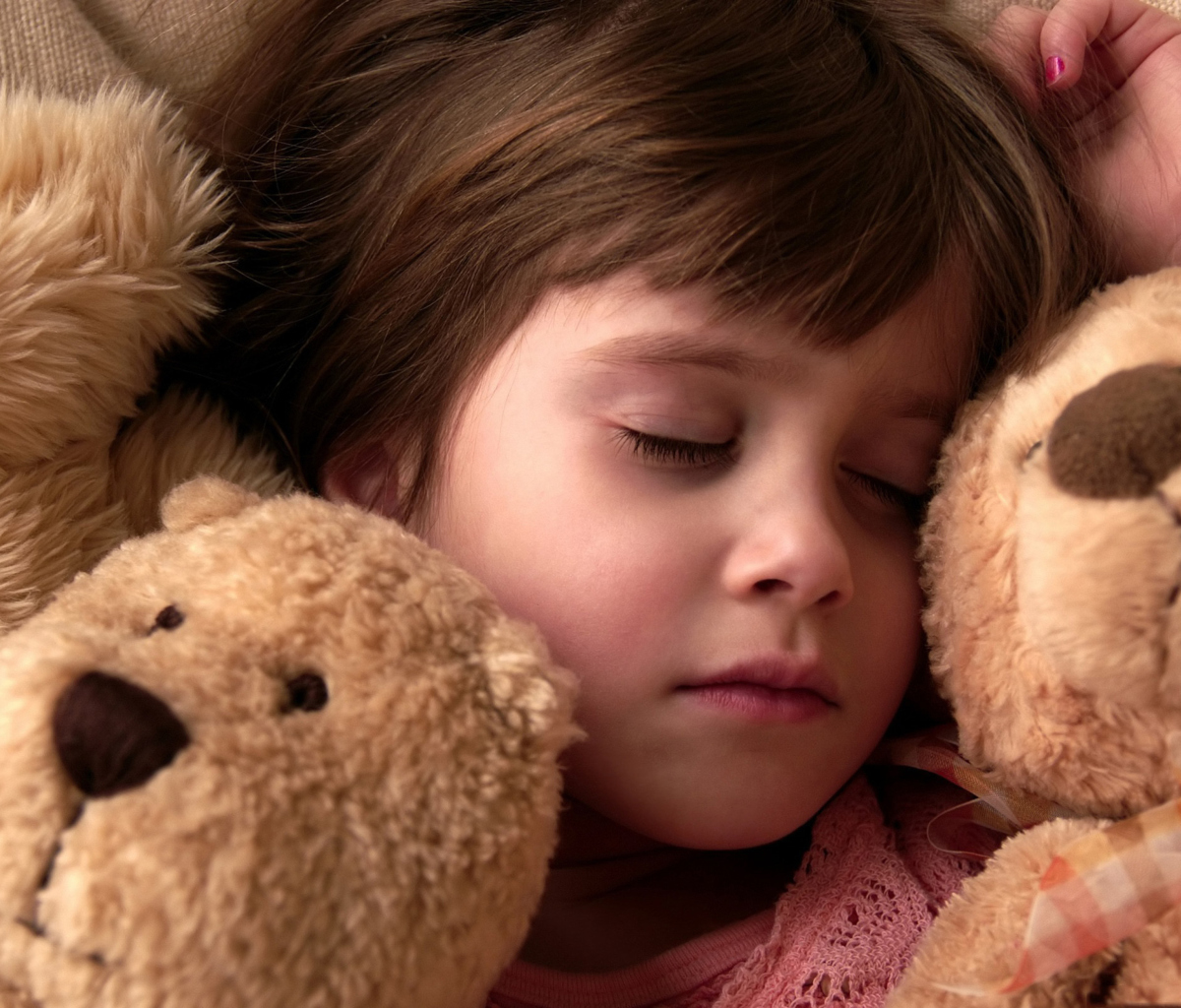 Fondo de pantalla Child Sleeping With Teddy Bear 1200x1024