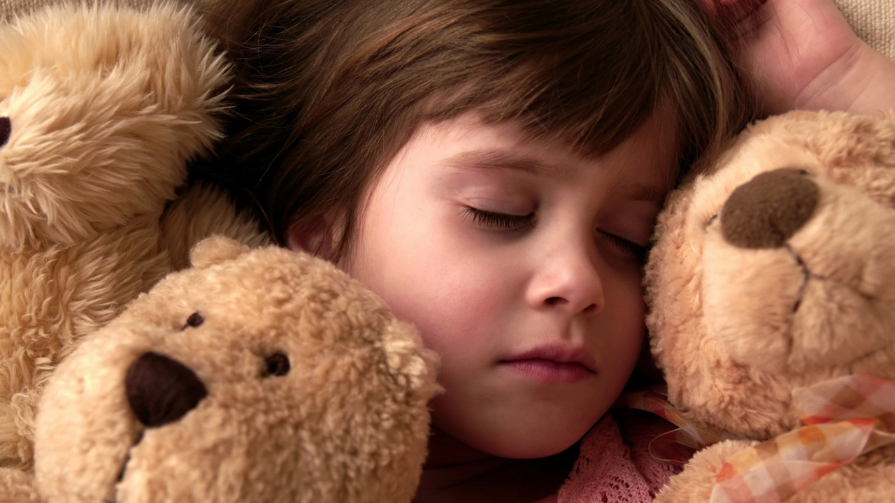 Обои Child Sleeping With Teddy Bear 1280x720