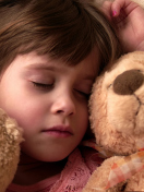 Screenshot №1 pro téma Child Sleeping With Teddy Bear 132x176